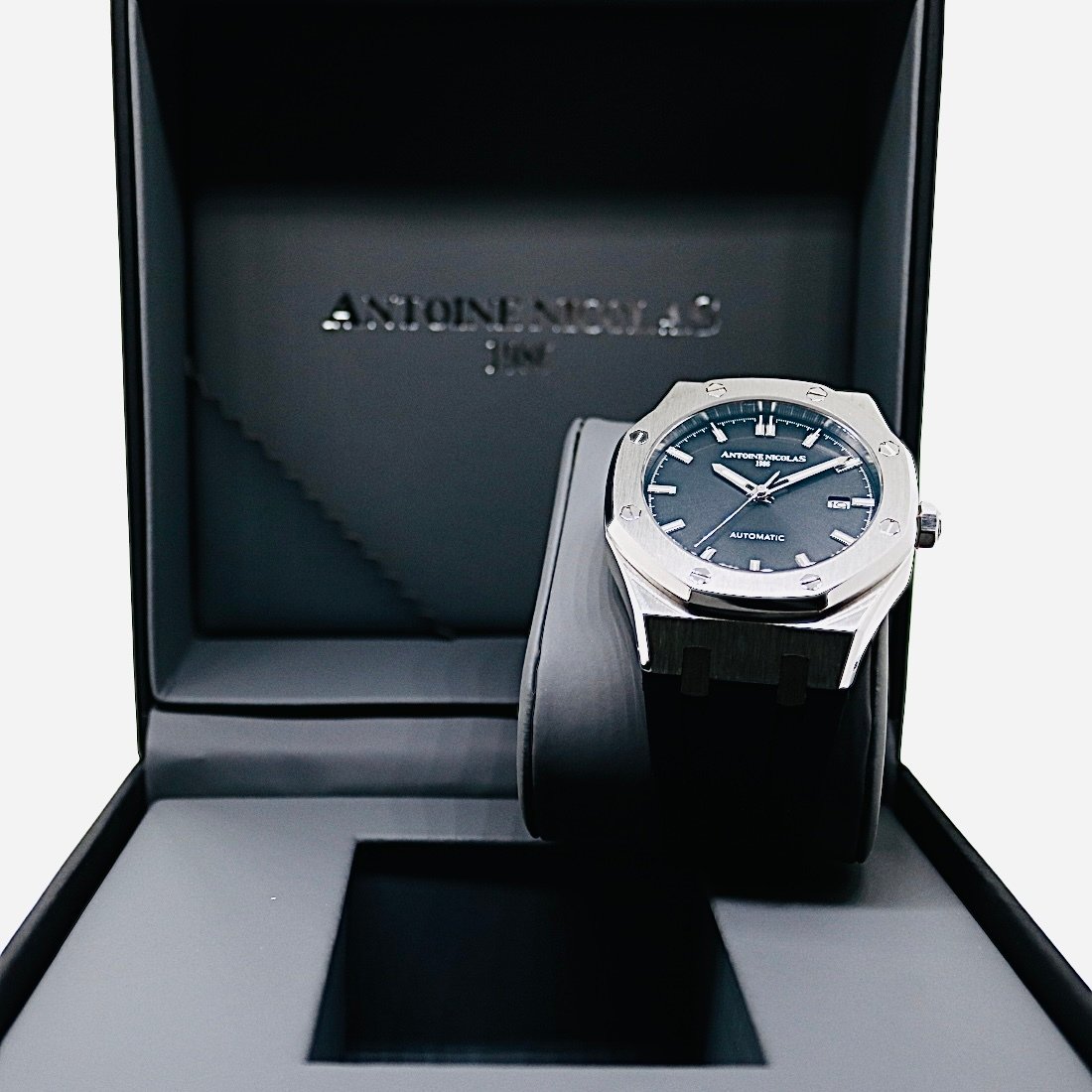 watchAntoineNicolasCannes (5) | La Grande Braderie Online | La Grande Braderie : Explorez nos articles de luxe de seconde main et découvrez nos articles de luxe d’occasion puis bénéficiez de nos offres spéciales sur articles de luxe ou dénichez l’article de luxe en promotion fait pour vous sur lagrandebraderie.online